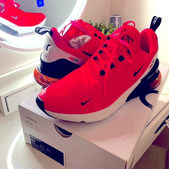 NIKE AIR MAX 270 - Picture 8 of 9